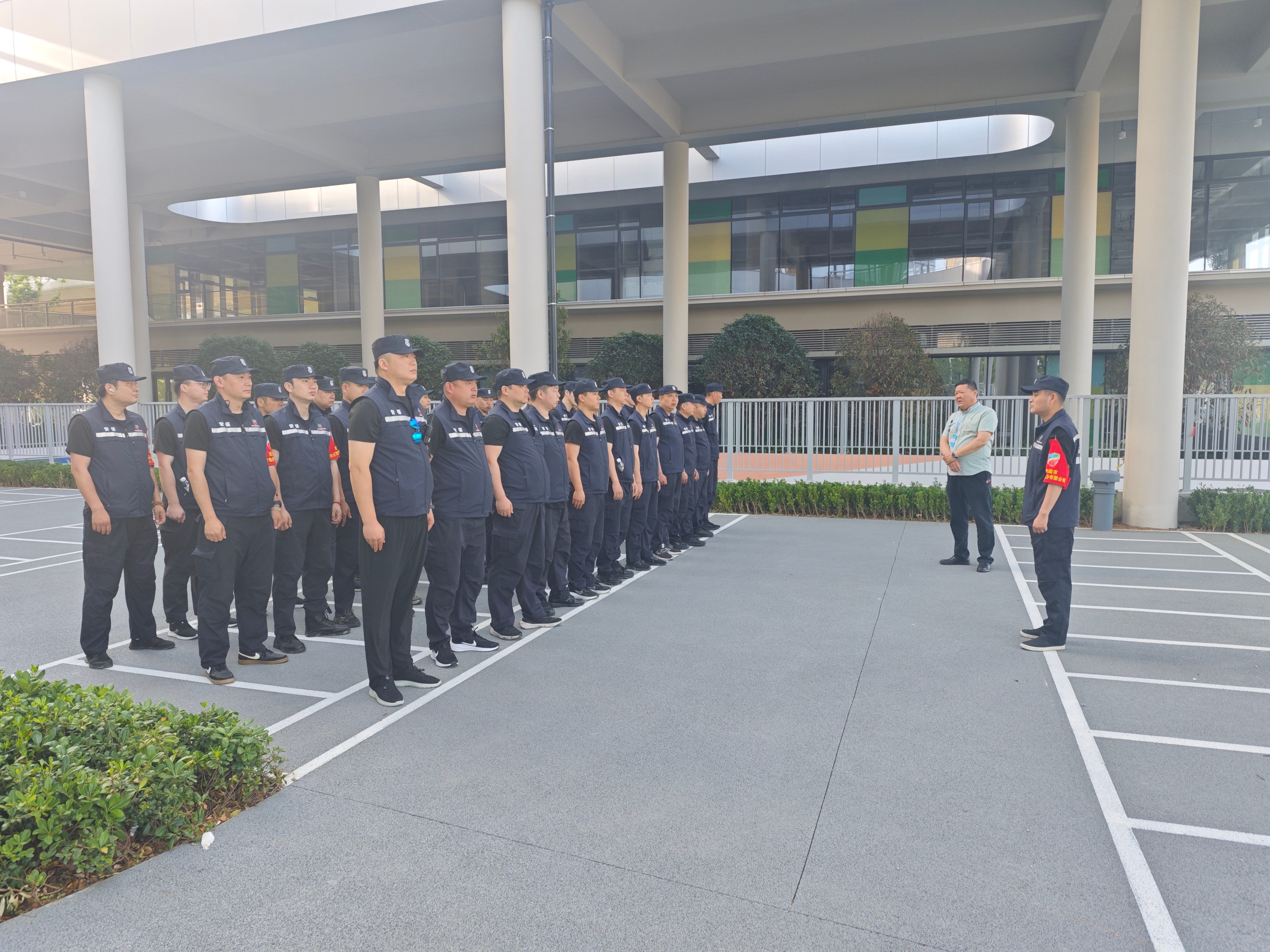 以专业铸就安保防线，以服务擦亮品牌形象