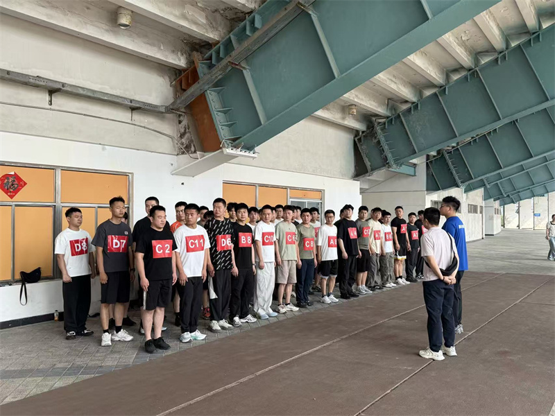 公司组织开展押运员招聘体能测试